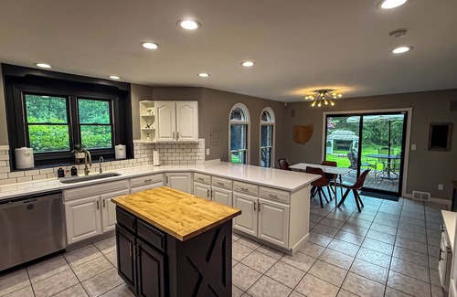 Hubbard House | Modern Ranch in Hubbard with arcade, game room, gym, sauna & MORE!