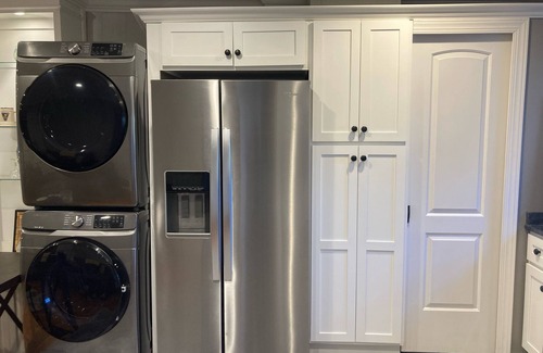 Midway Apartment | Modern Remodeled Downtown Midway Studio