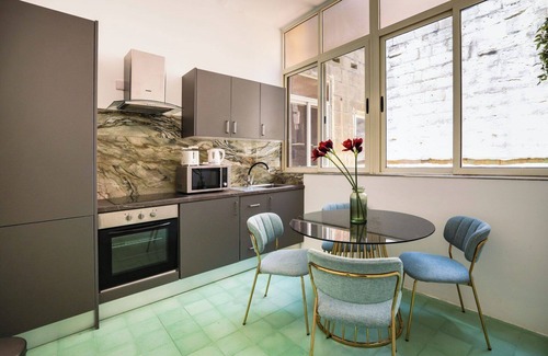 Floriana Apartment | Modern Retreat close to Valletta
