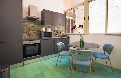 Floriana Apartment | Modern Retreat close to Valletta