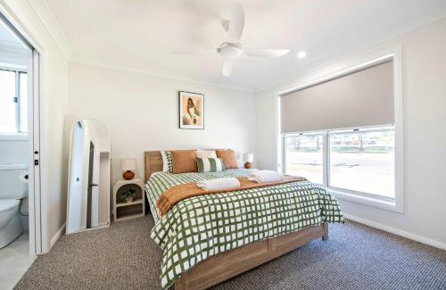 Dubbo House | Modern Retreat - Near CBD, 4BR Comfort