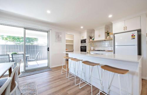 Dubbo House | Modern Retreat - Near CBD, 4BR Comfort