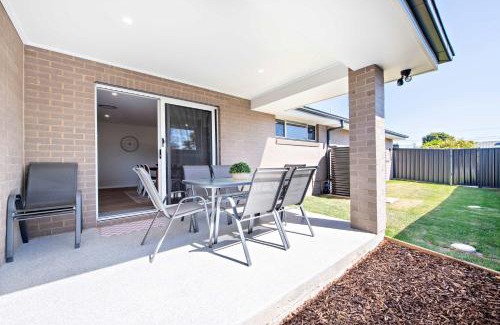 Dubbo House | Modern Retreat - Near CBD, 4BR Comfort