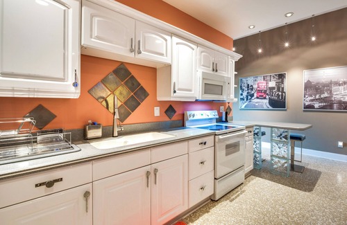 Roswell Apartment | Modern Retreat w/River View in Roswell!