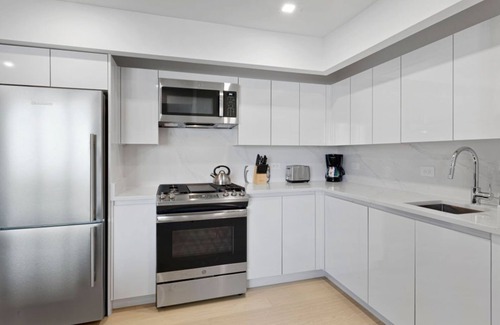Battery Park City Condo | Modern Retreat with Stunning Hudson River Views