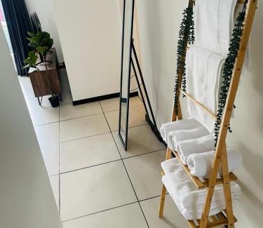 Greater Johannesburg Metropolitan Area Apartment | Modern Retreat & Workspace In Dainfern