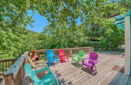 New Braunfels House | Modern river cabin with the Guadalupe River right in your backyard!