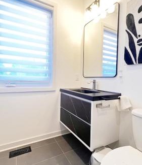 Pinehouse House | Modern Room with En Suite Bath Yonge Finch Sub