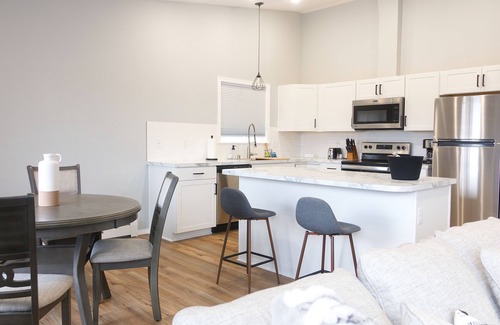 Sand Lake Apartment | Modern Rustic Apt (Newly Remodeled) near the Airport