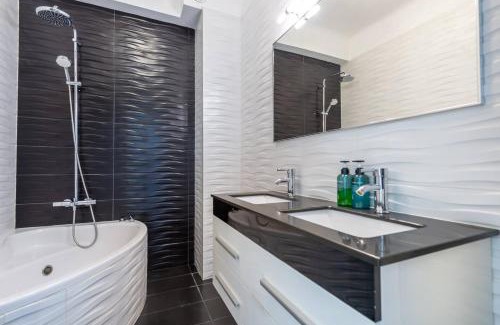 La Californie Apartment | Modern Sea View Apartment on Promenade des Anglais