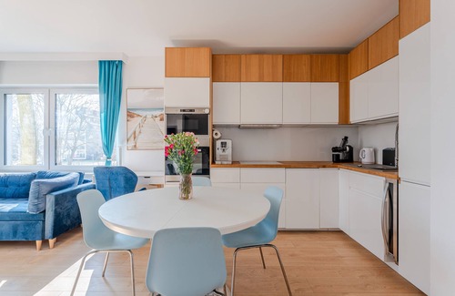 Kolobrzeg Apartment | Modern Seaside Apartment with Pool & Balcony