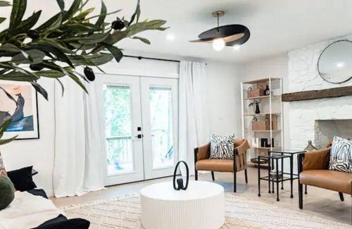 Rhinebeck House | Modern secluded farmhouse 7 minutes to entertainment and restaurants.