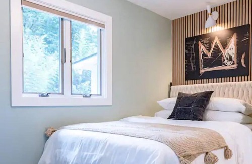 Rhinebeck House | Modern secluded farmhouse 7 minutes to entertainment and restaurants.