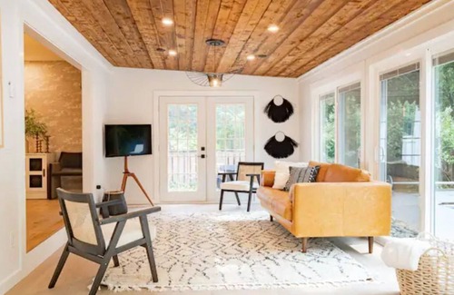 Rhinebeck House | Modern secluded farmhouse 7 minutes to entertainment and restaurants.
