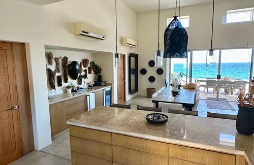 Vinorama Villa | Modern Secluded Oceanfront Whale Watch in Infinity Pool Surfing Paradise