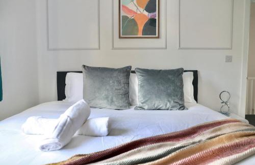 Maidstone House | Modern Spacious 3BR-Free Parking-Long Stay Discounts