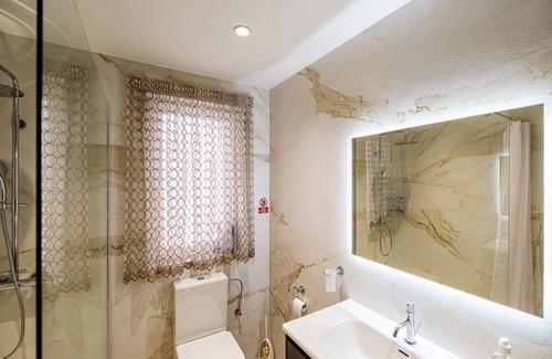 Luqa Apartment | Modern, spacious and easily accessible apartment in Luqa, Malta sleeps up to 6