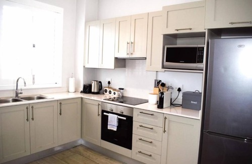 Franschhoek Apartment | Modern, Spacious & Convenient apartment for 4