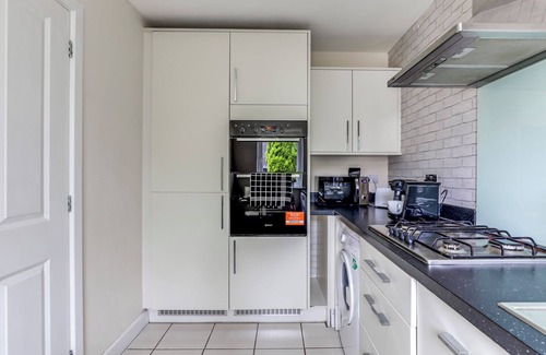 Peterborough House | Modern spacious house near town w/large private garden