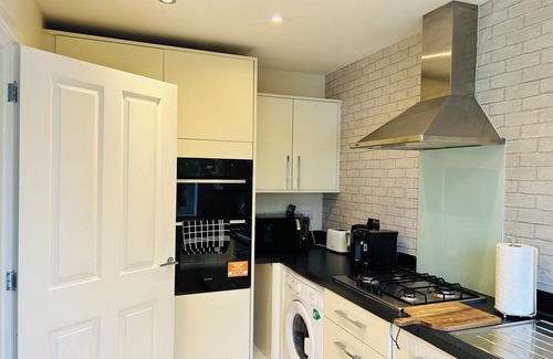 Peterborough House | Modern spacious house near town w/large private garden