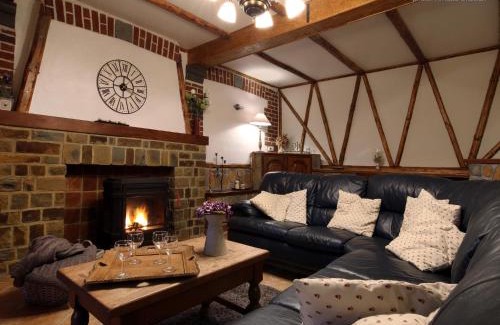 Mettet House | Modern Spacious Holiday Home