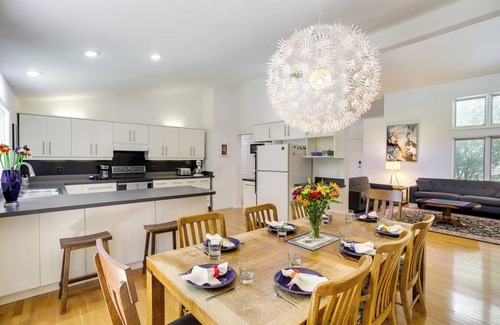 Granger House | Modern & Spacious Home - 6 Mi to Dtwn South Bend