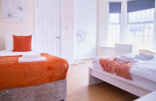 Luton Apartment | Modern, Spacious Home Ideal for Work Teams and Groups