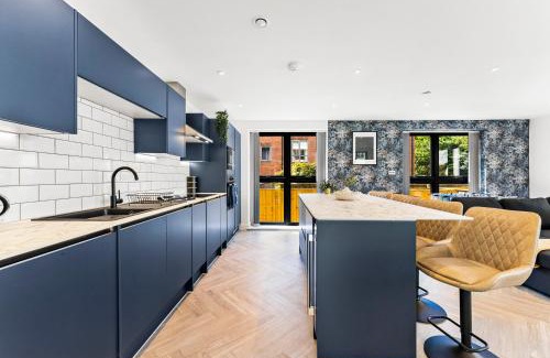 Headingley Apartment | Modern Spacious Leeds Apartment - Parking