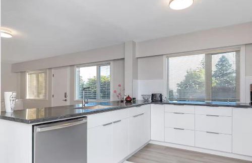 West Vancouver House | Modern Spacious Ocean-view Suite with Private Ent