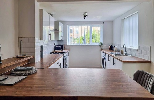 Cleethorpes House | Modern Stay Near Blundell Park, Cleethorpes | Free Parking