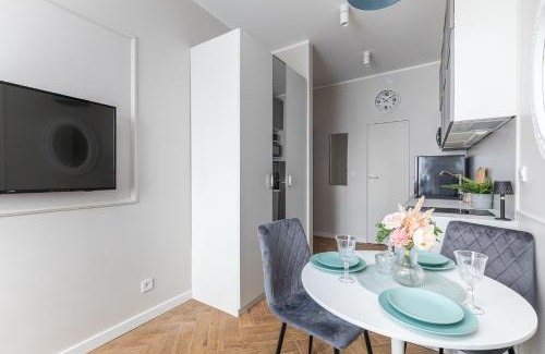 Mokotow Apartment | Modern studio AC Batorego by VAYA STAYS