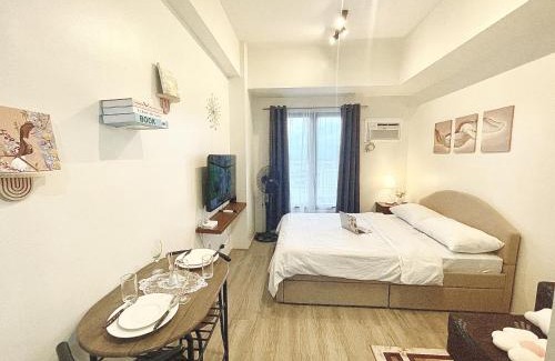 Lahug Apartment | Modern Studio at The Median - Hi speed WIFI, Netflix & Prime, Near IT Park