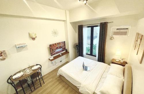 Lahug Apartment | Modern Studio at The Median - Hi speed WIFI, Netflix & Prime, Near IT Park