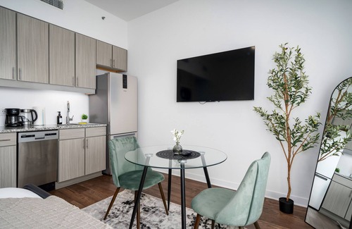 Avondale Apartment | Modern Studio Getaway w/Private Balcony n