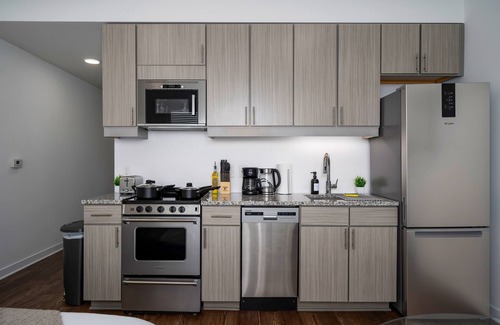 Avondale Apartment | Modern Studio Getaway w/Private Balcony n