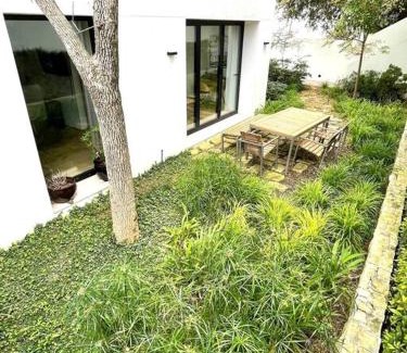 Cape Town City Centre Apartment | Modern studio on the foot of Table Mountain