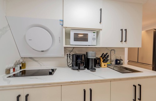 Cote-Des-Neiges—Notre-Dame-De-Grace Apartment | Modern Studio w/Patio & BBQ | Parking Included