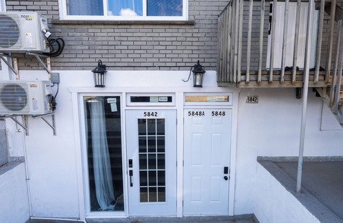 Cote-Des-Neiges—Notre-Dame-De-Grace Apartment | Modern Studio w/Patio&BBQ|Parking