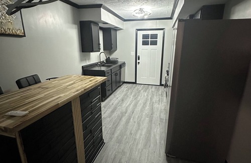 Westover House | Modern styled 3 Bdrm 2 bath with a Game Room and large sitting and dining area.