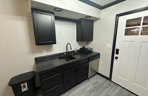 Westover House | Modern styled 3 Bdrm 2 bath with a Game Room and large sitting and dining area.