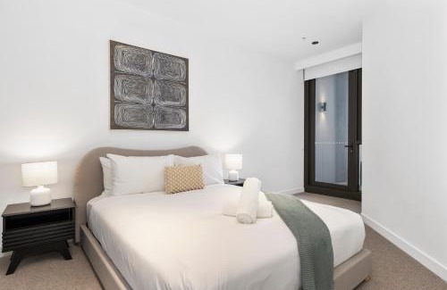 Alphington Apartment | Modern & Stylish 1BR Apt w Balcony, WiFI & Parking