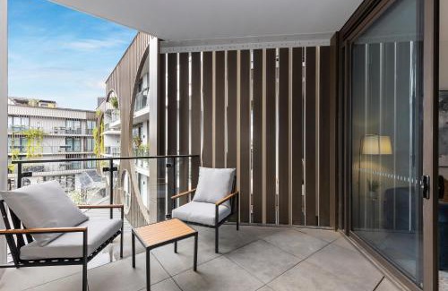 Alphington Apartment | Modern & Stylish 1BR Apt w Balcony, WiFI & Parking