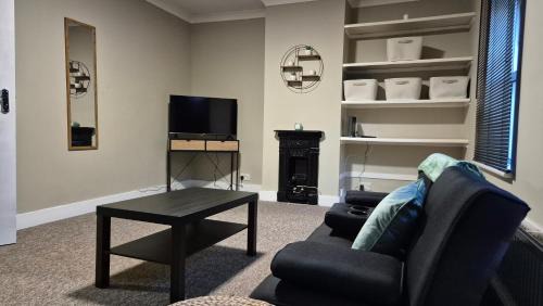 Reading Apartment | Modern Stylish Flat - allocated parking!