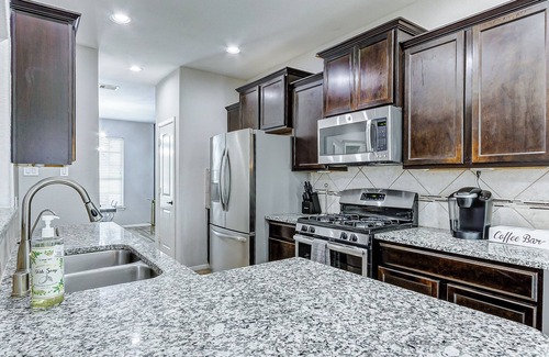 Katy House | Modern Stylish home in Katy 4 bed 2.5 bath BOOK NOW !