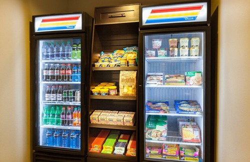 Spring Branch West Condo | Modern Suite | Fitness Center + Outdoor Pool + Hot Tub