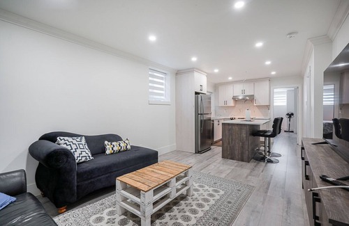 Surrey Newton Apartment | Modern suite in central surrey