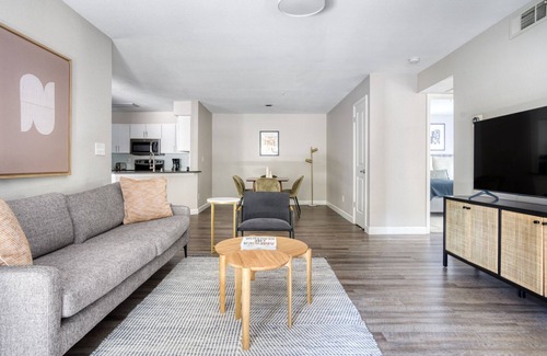 Sunnyvale Apartment | Modern Sunnyvale 3BR w/Gym, Pool & Parking, near freeways, by Blueground