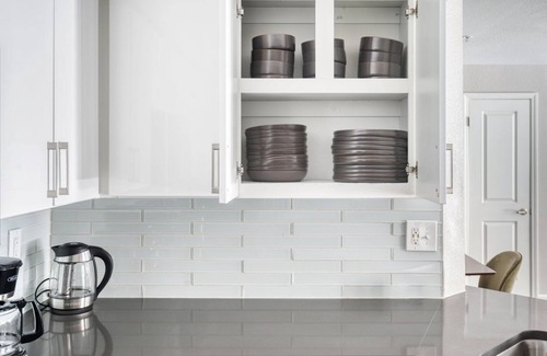 Sunnyvale Apartment | Modern Sunnyvale 3BR w/Gym, Pool & Parking, near freeways, by Blueground