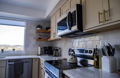 Council Creek South House | Modern Texas Hill Country Retreat. Minutes to lakes, hiking, wineries, and bars!