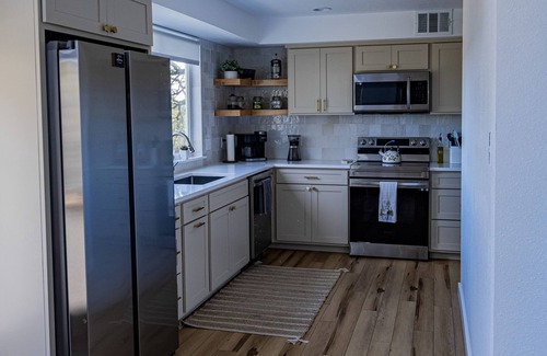 Council Creek South House | Modern Texas Hill Country Retreat. Minutes to lakes, hiking, wineries, and bars!